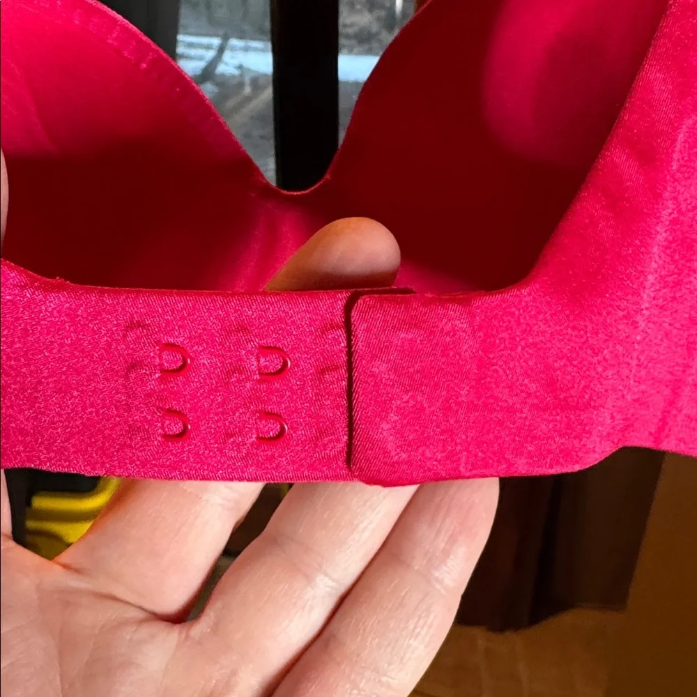 Victoria’s Secret Fuchsia Pink Lined Perfect Coverage Bra Size 34B Seamless - Picture 6 of 7
